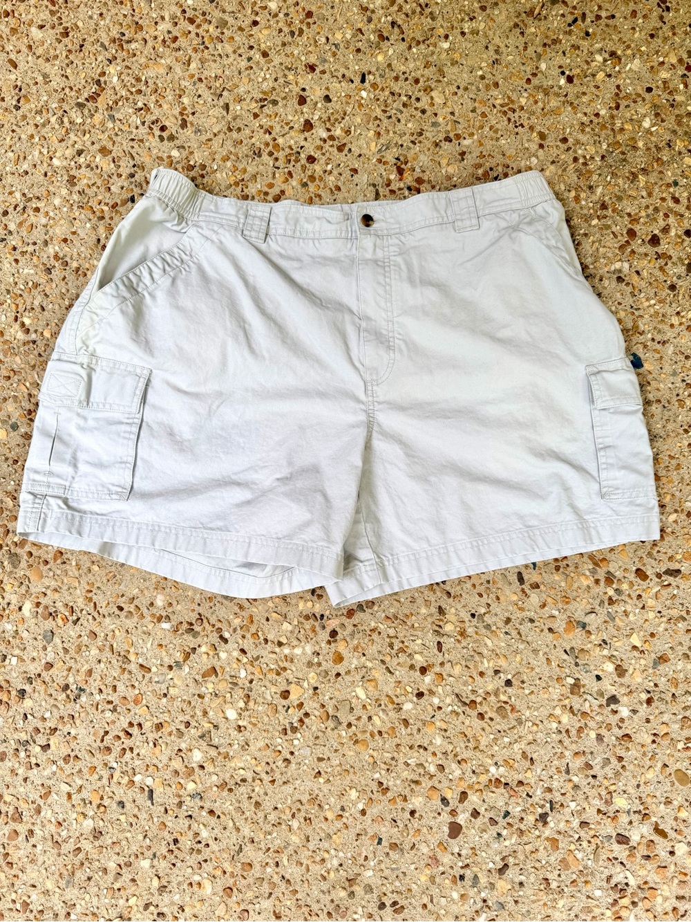 L.L. Bean Men’s Cargo Comfort Waist khaki Shorts Size 42